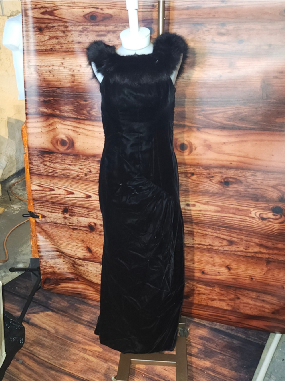 Women's Victor Costa Black Velvet Faux Fur Trim Evening Dress Size 4